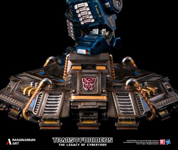Legacy Of Cybertron Optimus Prime Le600 Statue  (11 of 11)